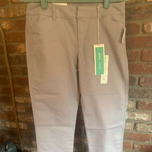 Old Navy gray capris, NWT, smoke free home